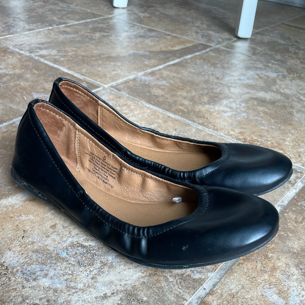 Girls Universal Threads Black Flats Shoes Size 6